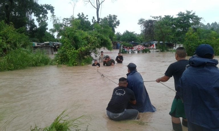 Ya son siete las familias evacuadas por las inundaciones en Orán y Tartagal. (Policía de Salta)