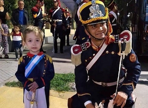 Tomás, el fanático de San Martín que desfiló en el acto de la Batalla de San Lorenzo