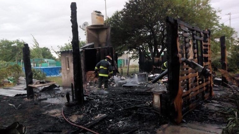 Villa del Prado: se generó un incendio que dejó pérdidas totales en una vivienda