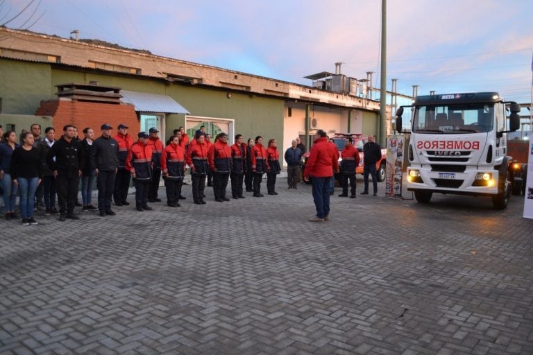 El cuartel de bomberos presentó una nueva unidad