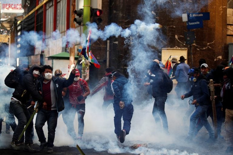 En La Paz y Cochabamba continúan las manifestaciones a favor de Evo Morales. (AP Photo/Natacha Pisarenko)