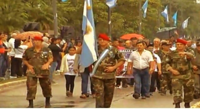 El desfile contó con la participación de las fuerzas provinciales y federales