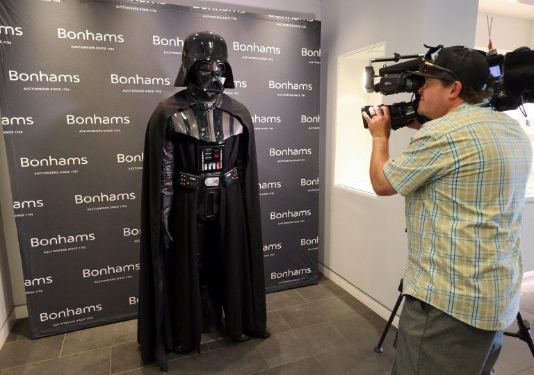 Dieron a conocer cómo es el traje del legendario malvado Darth Vader que costaría 2 millones de dólares. (EFE/EPA)