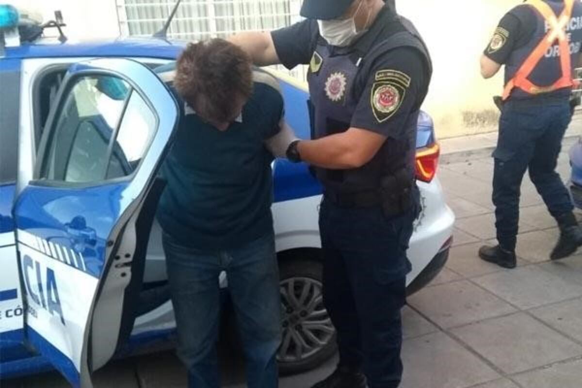 Detuvieron al dueño de un bar y a clientes que no cumplían con la cuarentena