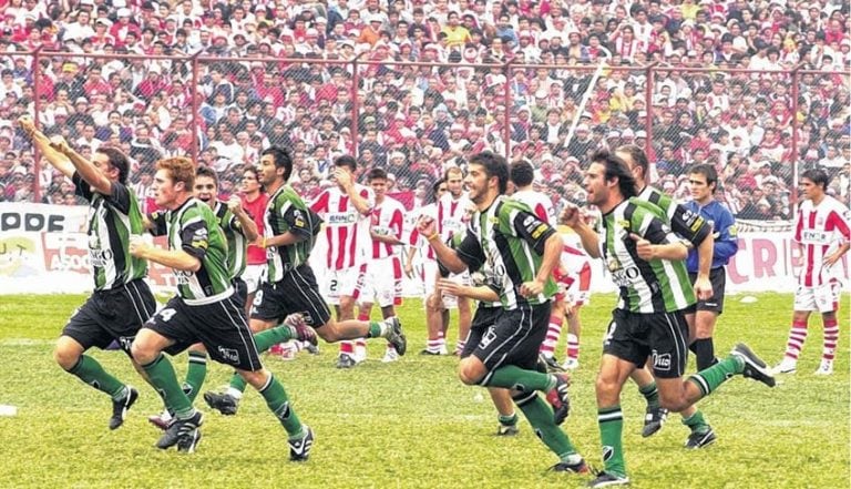 Tiempos felices. Apud fue uno de los héroes del primer ascenso de Villa Mitre a la B Nacional.