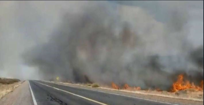 No pueden detener el incendio en Collon Cura.