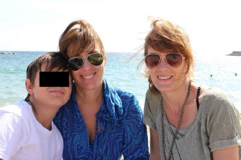 Lucila Frend, absuelta por el crimen de Solange Grabenheimer, junto a su madre y su hermano.