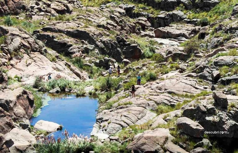 La cascada de nacimiento del río Mina Clavero.