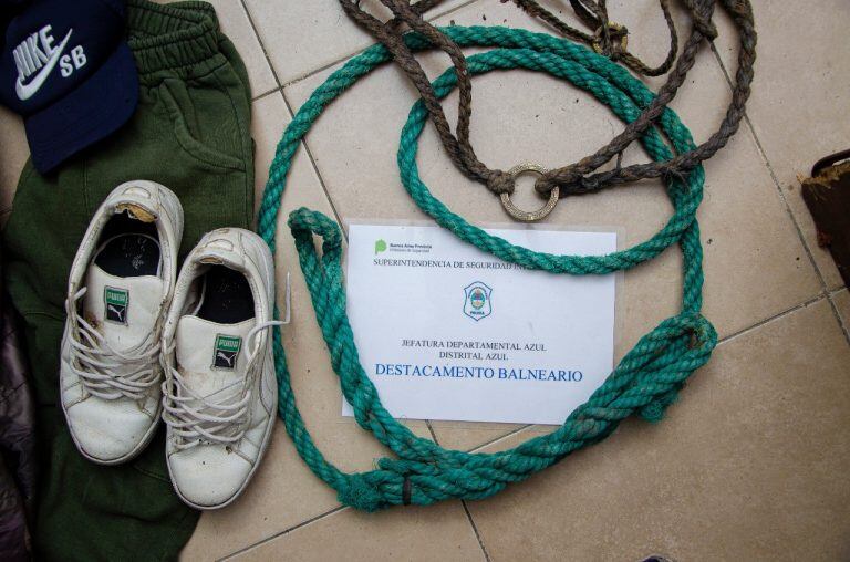 Algunos de los elementos encontrados durante el allanamiento.
FOTO: Destacamento Balneario de Azul