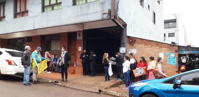 Manifestaciones frente al Juzgado en Eldorado