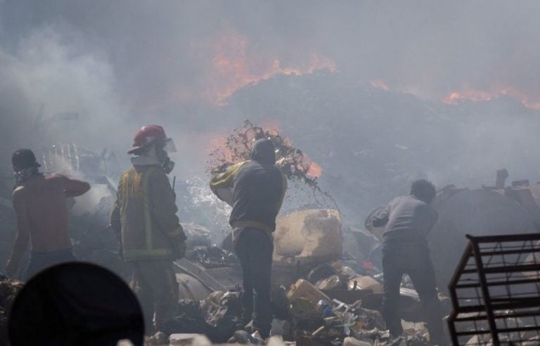 Los bomberos se quedaron sin agua en un incendio en Las Heras