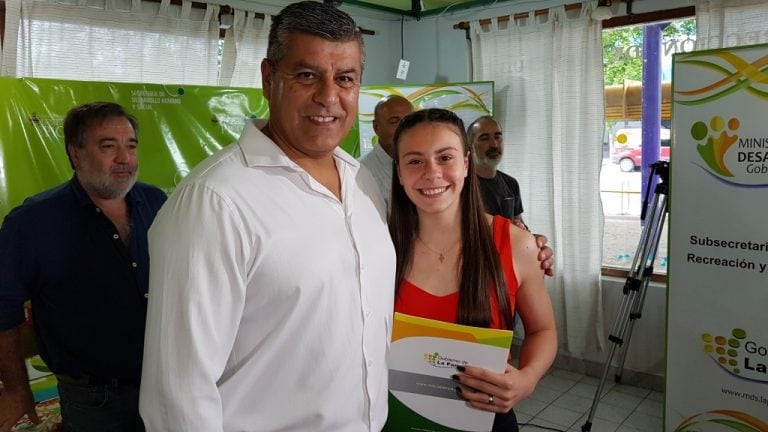 Fernando Sánchez, en la entrega de las becas (Gobierno de La Pampa)