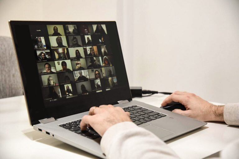 Antes del último examen, recibieron clases de apoyo por Zoom (Municipalidad de La Plata)