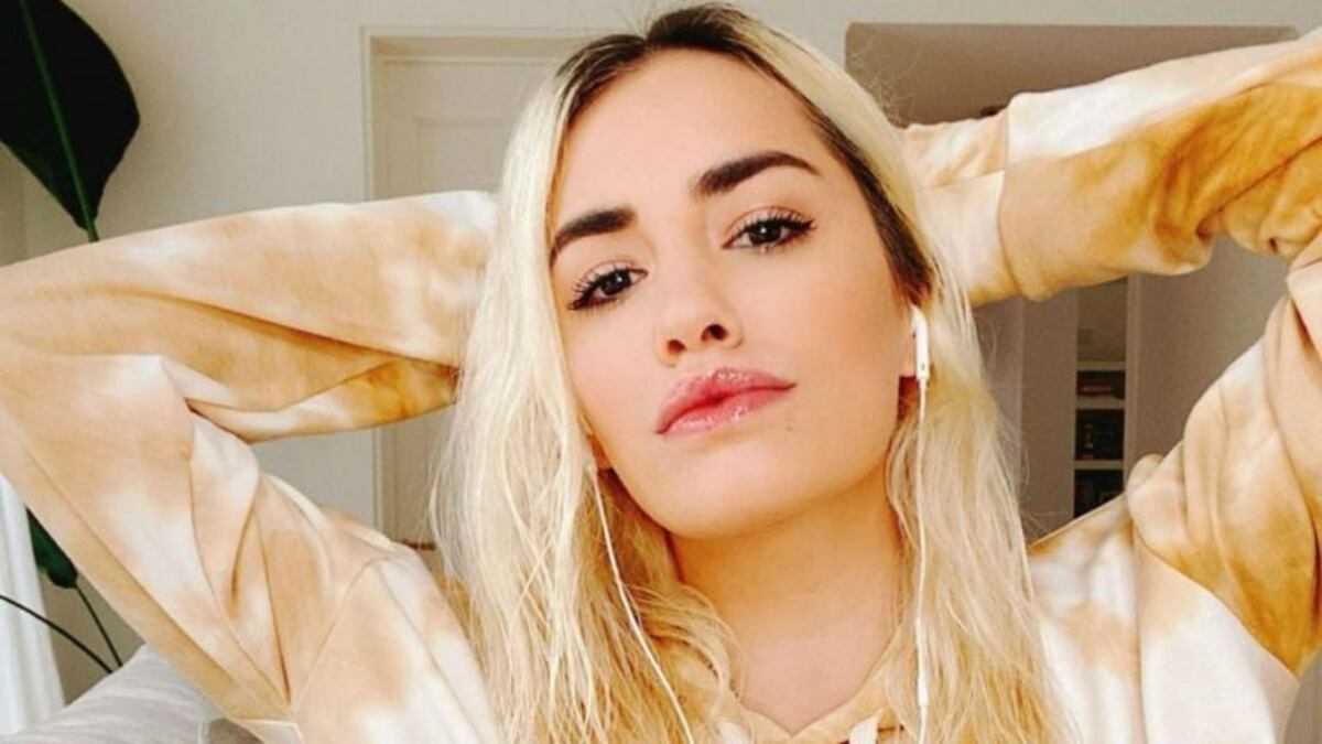 Las fotos de Lali Espósito a los besos con David Victori, director de "Sky Rojo"