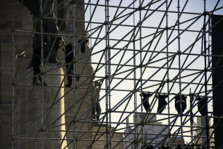 El Monumento está listo para el cierre de campaña en Rosario de Alberto y Cristina (Juan José García)