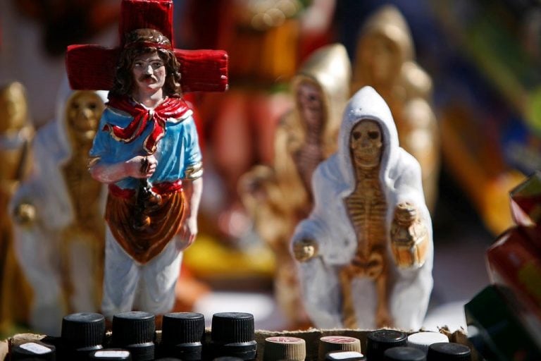 Gauchito Gil junto a San La Muerte. (Web)