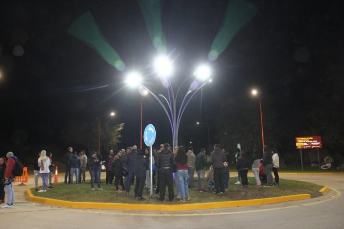 Barrios Colinas y Altos del Valle ya cuentan con nuevas luminarias