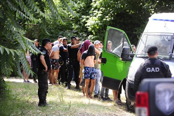 Rugbiers detenidos en Villa Gesell. (Foto:Clarín, Fernando de la Orden / Enviado Especial)