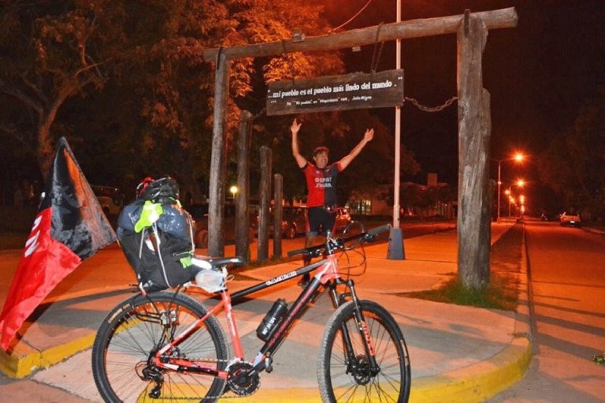Locura sabalera: viaja en bicicleta a Asunción para ver a Colón en la final de la Copa