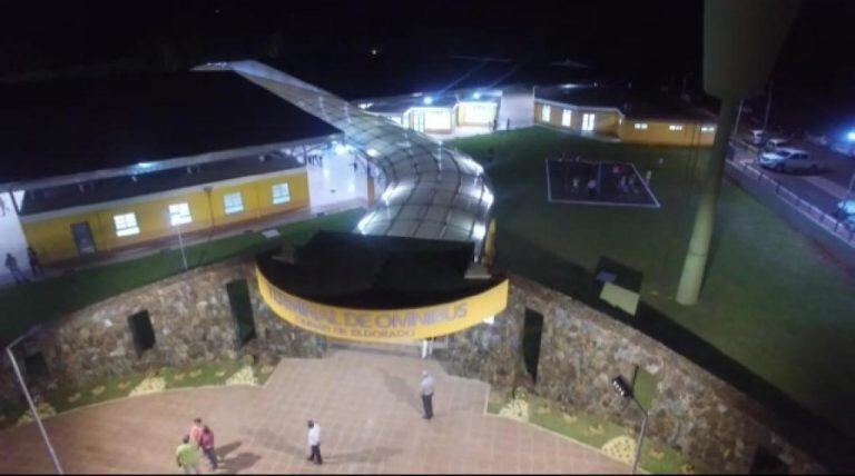 Acceso a la Terminal de Omnibus "Arlindo Otto Kurtz" en Eldorado. (MisionesOnline)