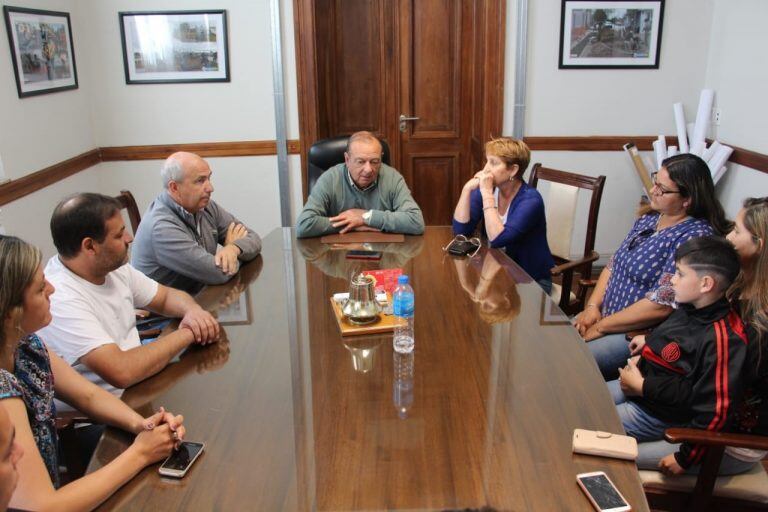 Madres de la Escuela Nº 5 se reunieron con el Intendente Sánchez (prensa)