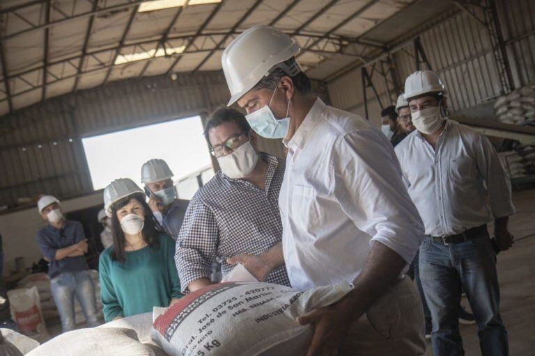 La planta de aceite “Golden Brand”, ubicada en General San Martín, tiene una meta de exportación de unos 10 millones de dólares, con 250 mil litros de producción a partir de 100 toneladas de soja.