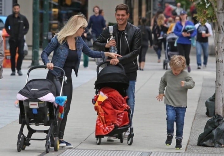 Lopilato y Bublé paseando en familia (Grosby Group)