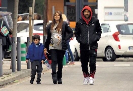 Messi y Antonela fueron a buscar a Thiago a la escuela. (Foto: Grosby Group)