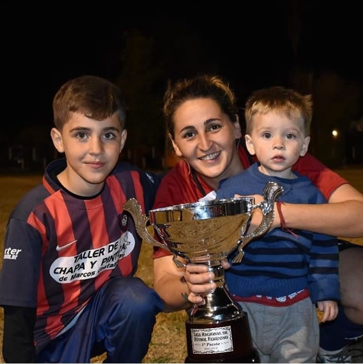 Carolina Navarro una mujer del fútbol de Arroyito