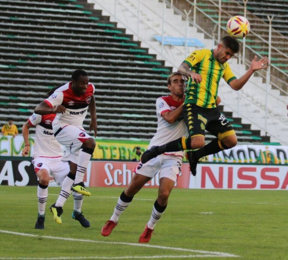 Newell's cayó 1 a 0 ante Aldosivi y perdió a su técnico