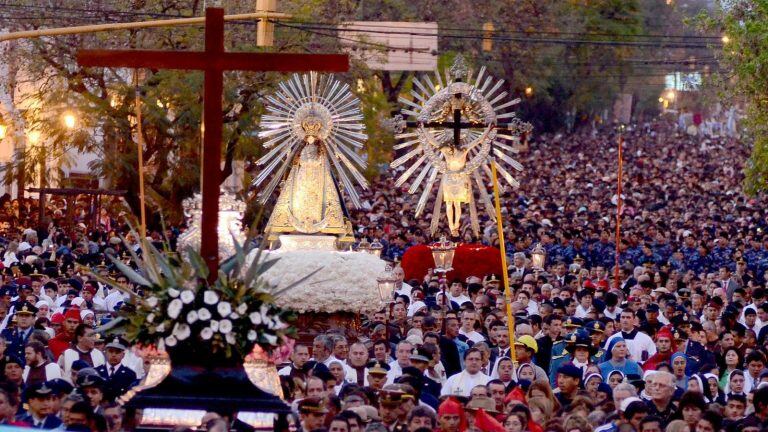 Procesión en honor al Señor y la Virgen del Milagro (web)