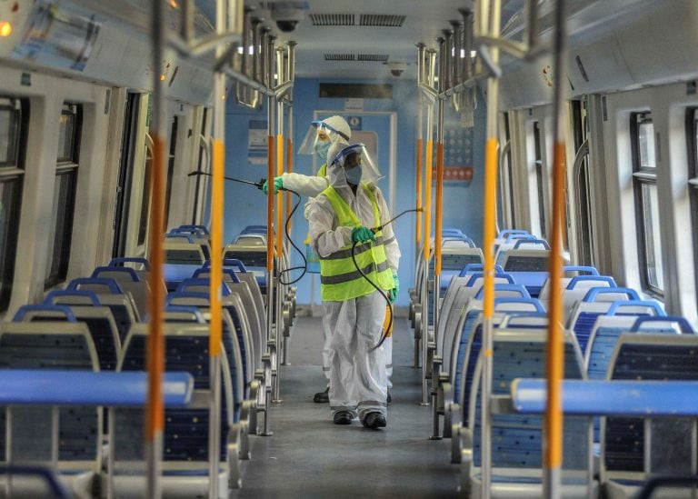 Desinfección en los trenes en la Estación de Once.(Federico Lopez Claro)