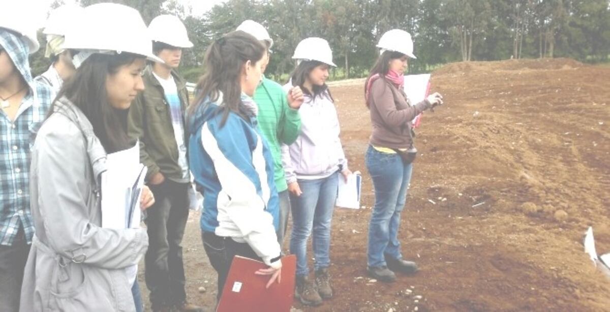 El Colegio de Ingenieros Civiles, con charla y clases de apoyo para aspirantes a la carrera
