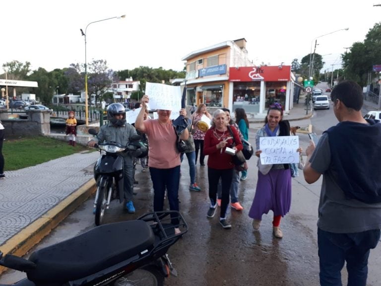 El grupo Ciudadanos contra el tarifazo se movilizó nuevamente por las calles de Unquillo.