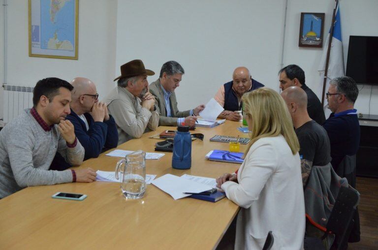 Se reunieron autoridades locales con el cuerpo de guardavidas.