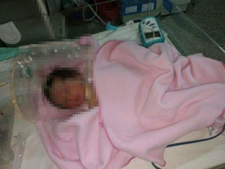 La beba abandonada bajo cuidados médicos en el Hospital Neonatal de Posadas.