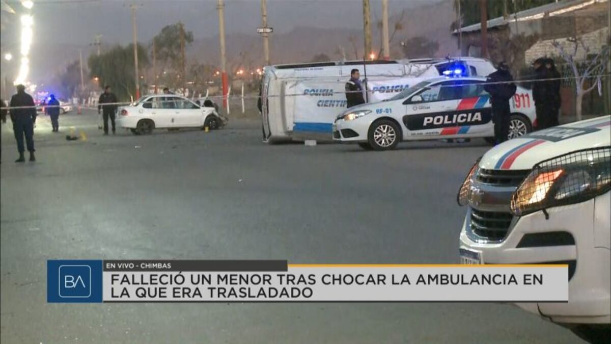 Corrían picadas, chocaron con una ambulancia y murió un nene