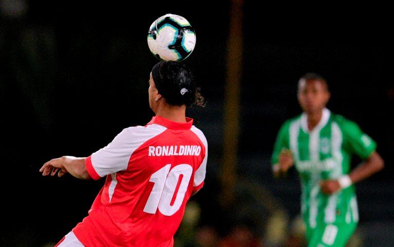 Ronaldinho, en su despedida en Bogotá. (AFP)