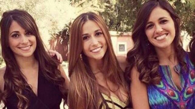 Antonella Roccuzzo, junto a sus hermanas Carla y Paula.