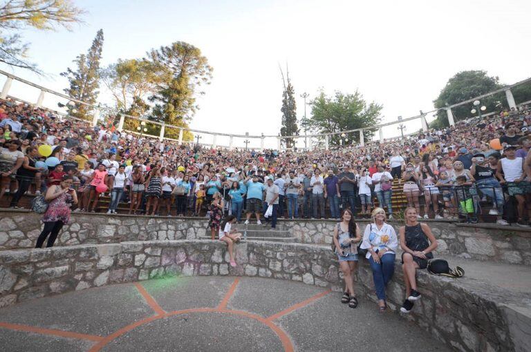 El Teatro Griego será escenario de un nuevo programa de Derecho al Verano con el Negro Videla y Bien Argentino.