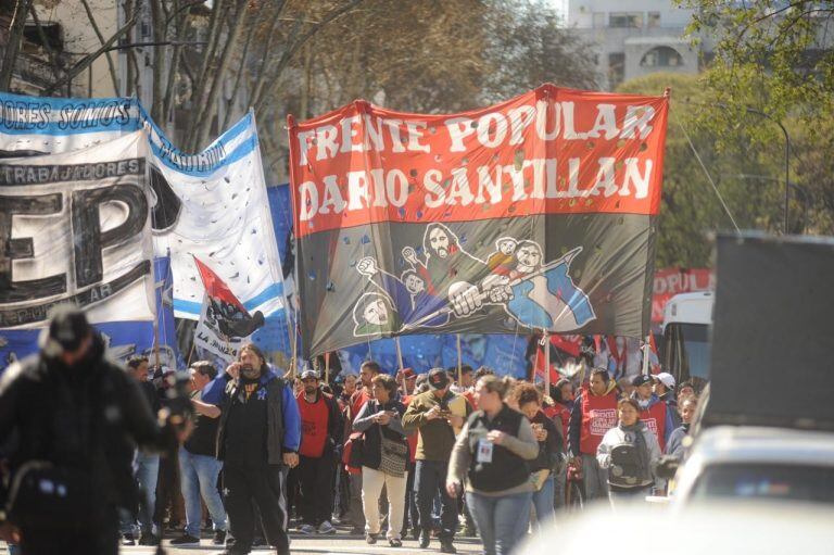 Organizaciones sociales protestan en el Congreso para que se decrete la Emergencia Alimentaria. (Federico López Claro)