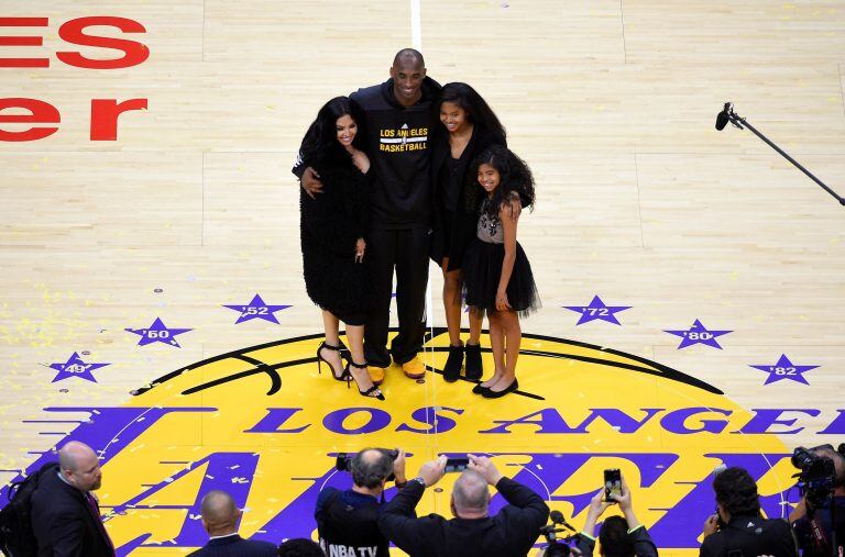 Vanessa, Natalia, Gianna y Kobe. (AP Photo/Mark J. Terrill)