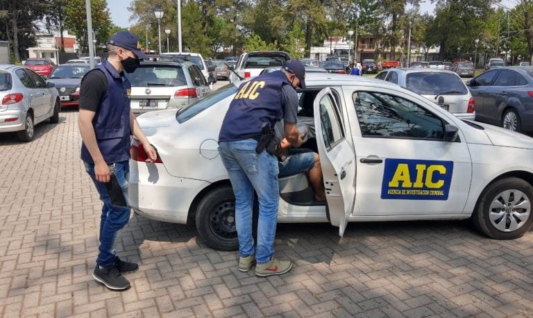 La Agencia de Investigación Criminal (AIC) detuvo en la zona sur de Rosario a Alejo L. como presunto partícipe en el crimen del exconcejal Eduardo Trasante. (@everarnoldo)