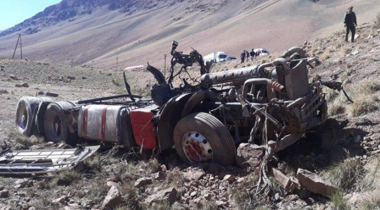 Camión volvó en la ruta 7 de Mendoza