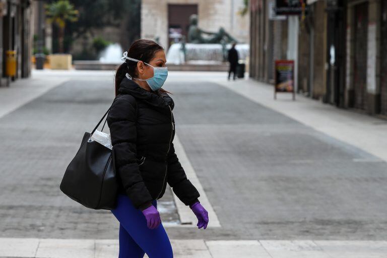 Mujer con mascarilla por el coronavirus (Foto: Iván Terrón / Europa Press)