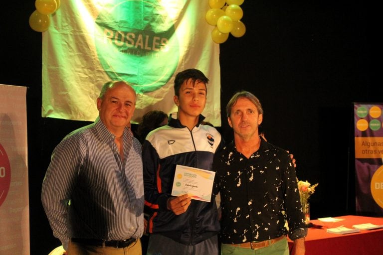 Valentín Gemetro Campeón U-15 con Alem en el basquet de Bahía Blanca