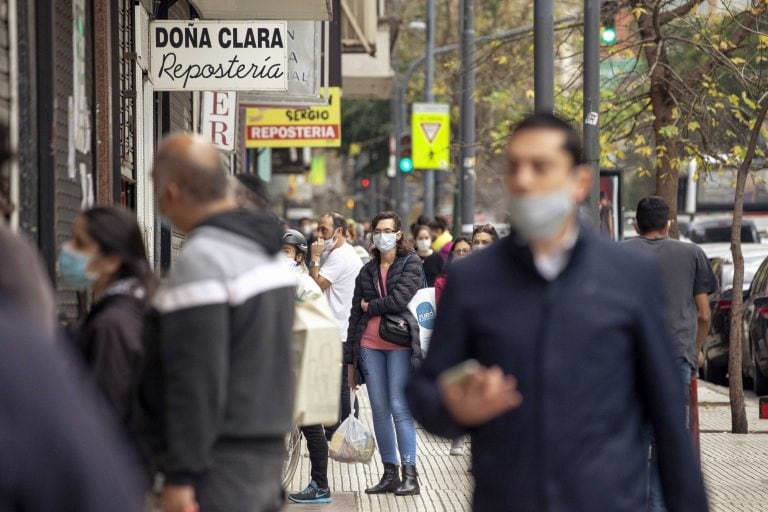 Avenida Corrientes "en cuarentena" (Photographer: Erica Canepa/Bloomberg).