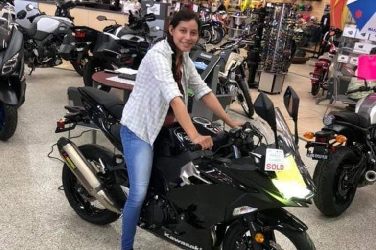 Coronavirus: le robaron la moto con la que se movilizaba a una enfermera y Kawasaki la sorprendió