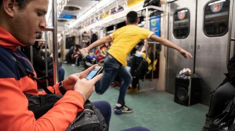 Lucas Benítez, el bailarín del subte al que Marcelo Tinelli le cumplirá el sueño (Foto: Lihue Althabe/Infobae)