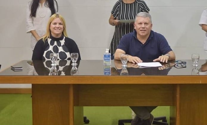 Vice intendente Maria Jose Esposito e intendente de Arroyito Gustavo Benedetti